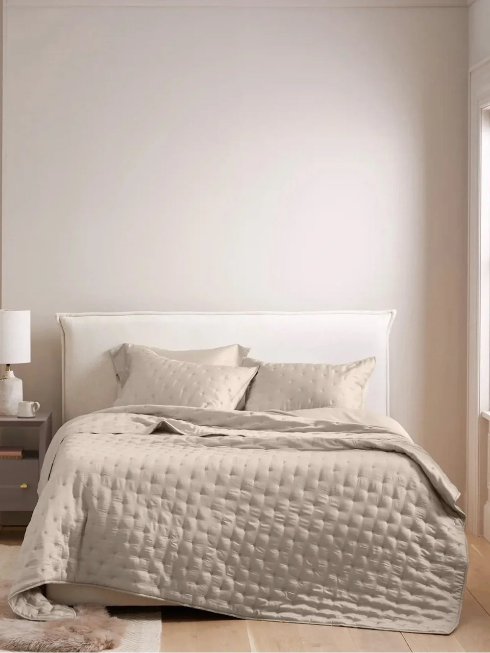 Luxury Full/Queen Sand Bamboo Dream Quilt - Retail $154